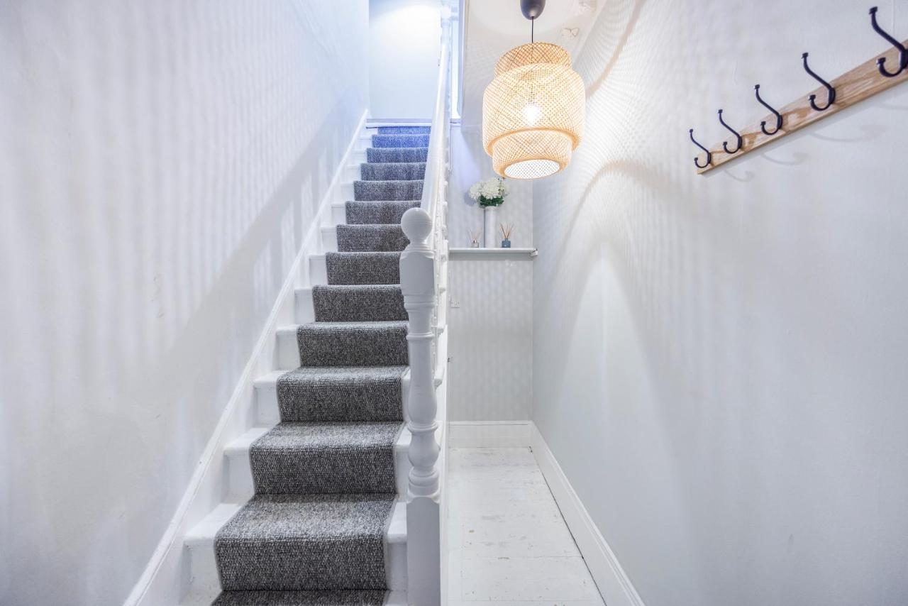 Welcomestay Colliers Wood Two Bed Apartment - Home Away From Home Londres Exterior foto