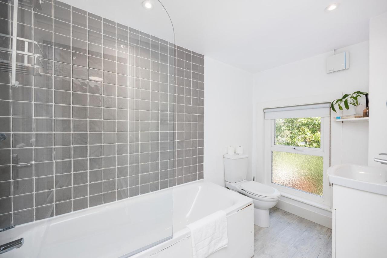 Welcomestay Colliers Wood Two Bed Apartment - Home Away From Home Londres Exterior foto