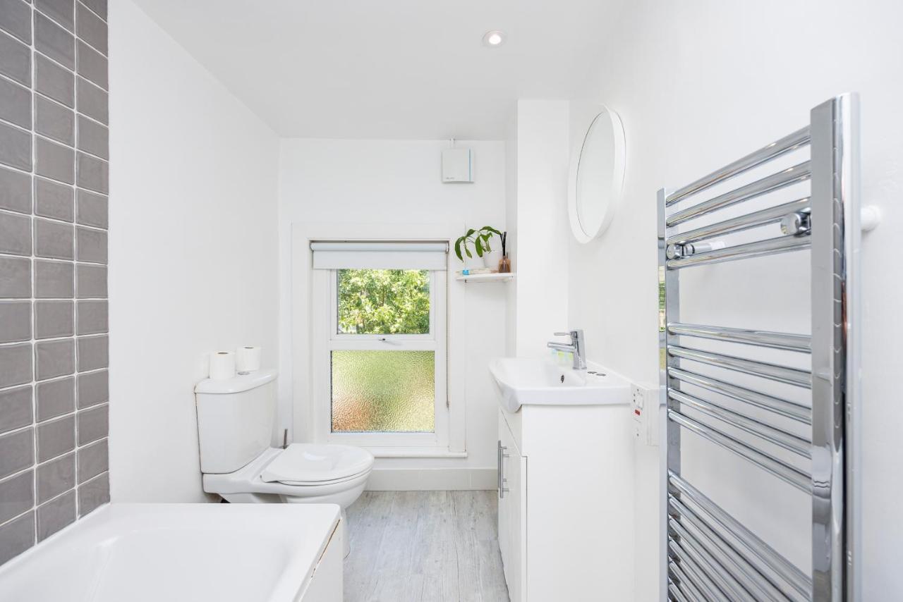 Welcomestay Colliers Wood Two Bed Apartment - Home Away From Home Londres Exterior foto